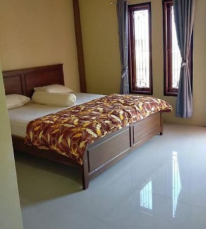 Andira Homestay Labuan Bajo Exteriér fotografie